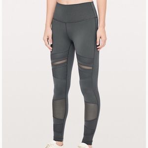 Size 6 LuLulemon Mesh WunderUnder